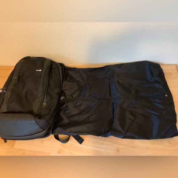 Genius Pack Travel Backpack CARRY ON With Integrated Garment Suiter - Picture 10 of 11